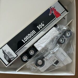 Winross London Fog Tractor and Trailer model